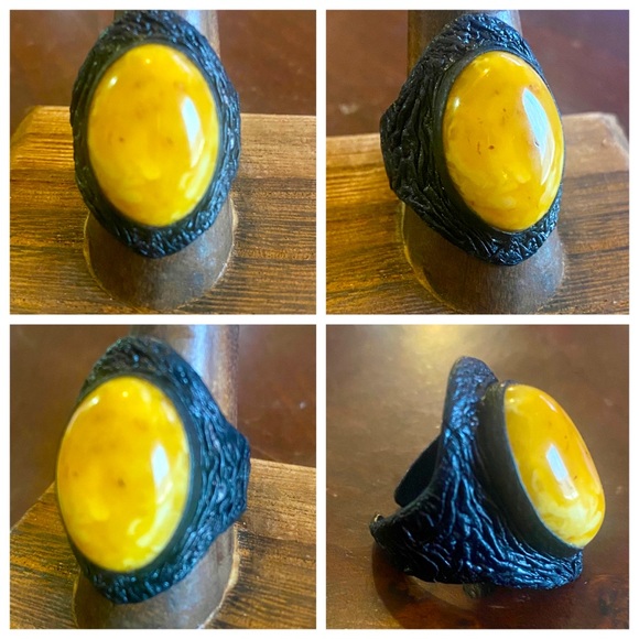 Vintage Jewelry - Gorgeous Vintage Estate Ring, Yellow, Size 9.5